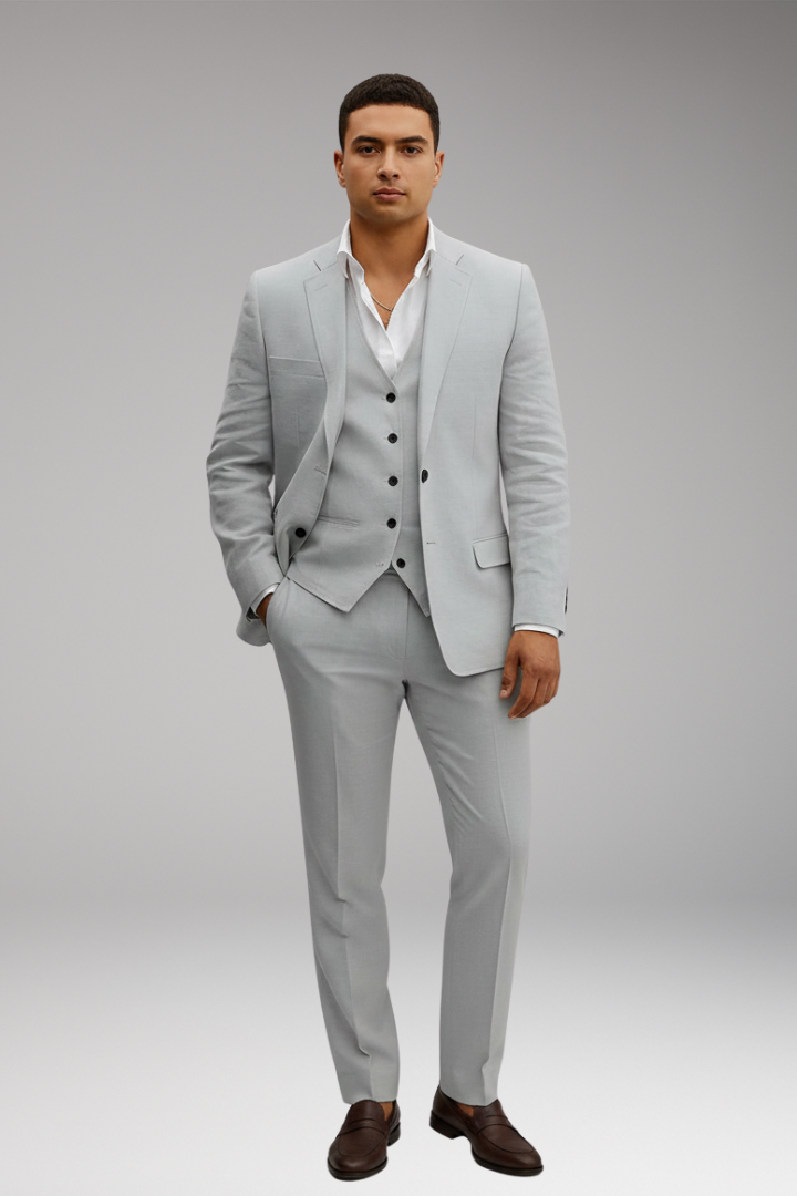 Men's Three-Piece Suit with Buttoned Jacket and Waistcoat
